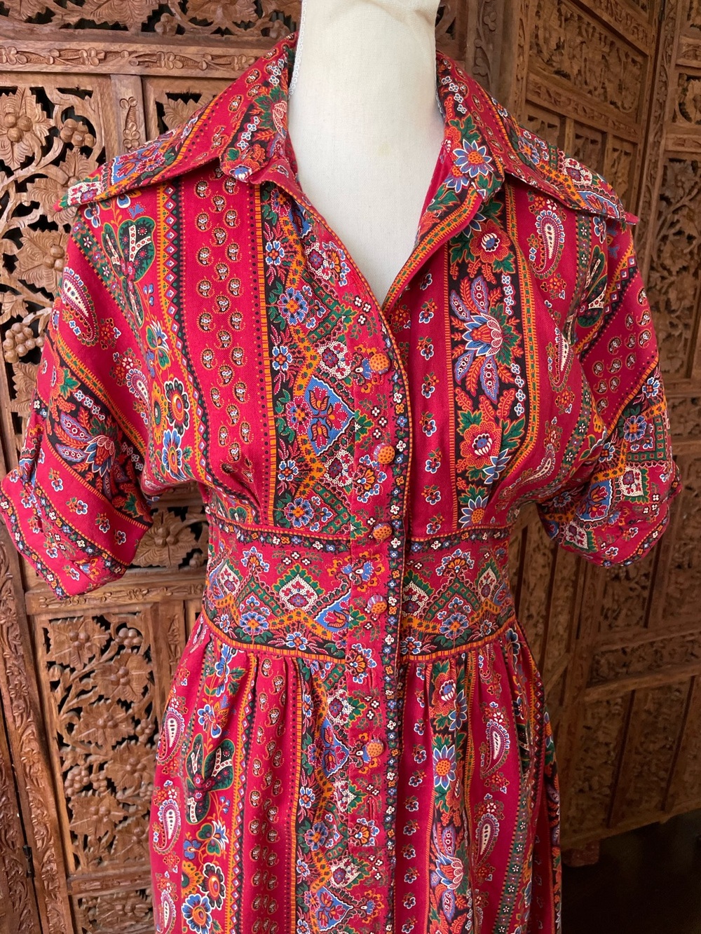 Super Rare 70s Vintage German/Dutch Folk Art Floral Print Button-Front Dress